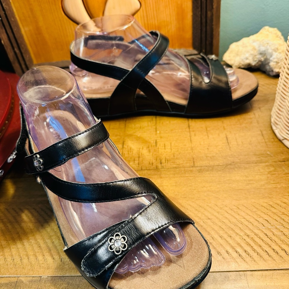 Romika Black Women's Sandals with Bejeweled Floral Accent Size 39/US 8-8.5 - Picture 6 of 13